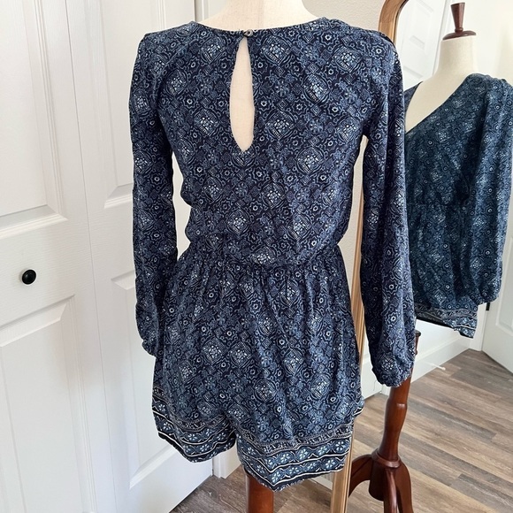 Hollister Womens romper size S - Picture 3 of 3